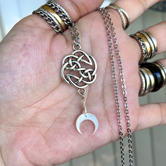 Celtic knot charm & mother of pearl moon - Picture 8 of 11